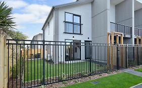 Sea Air And Sandy Beach, Beautiful 1 Bed 1 Bath